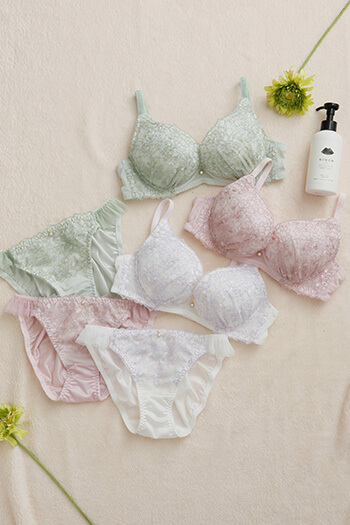 【northerly bra フィットシリーズ 楽ちんフィット】ダリア風マルチ刺繍ブラジャー&ショーツセット