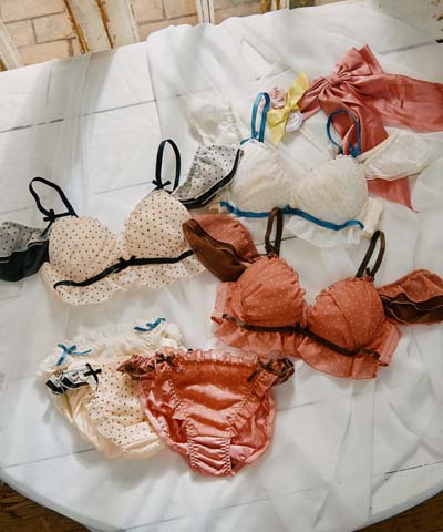 新品未使用  ドット柄 ブラとショーツセット ドット柄 ブラ&ショーツセットの通販 by はちたん's shop｜ラクマ