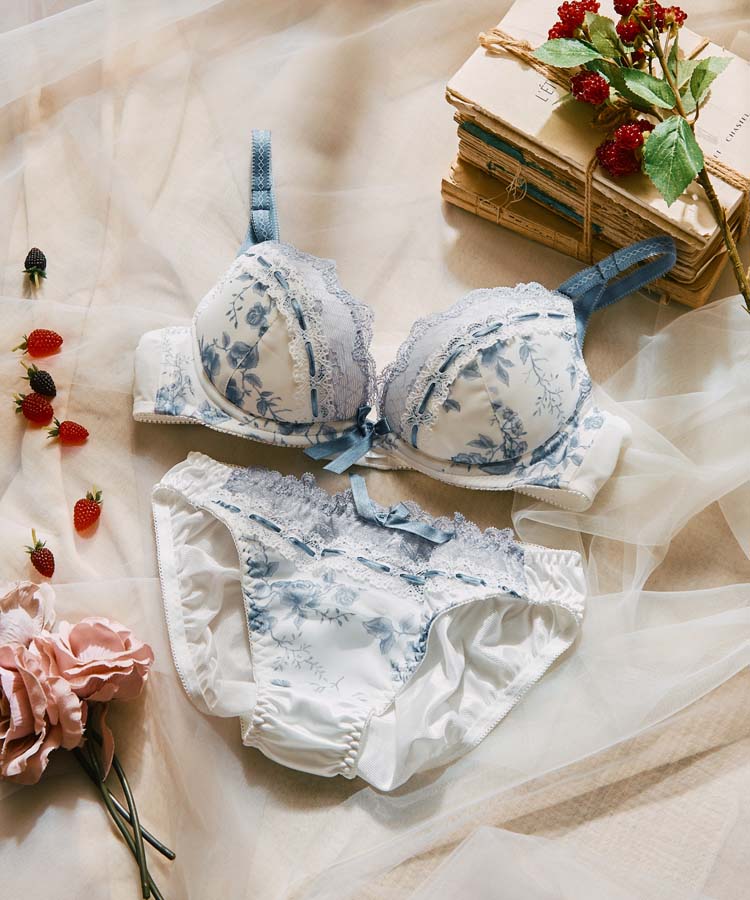 northerly】 ロイヤルフラワープリントブラセット ｜San-ai Resort