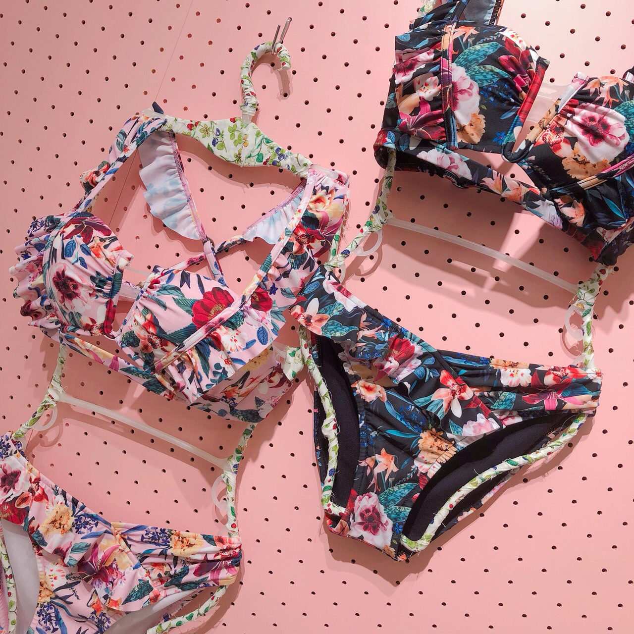 モレラ岐阜店 大人可愛いフリルビキニ 日本最大級の水着が揃うai アイ スクウェア