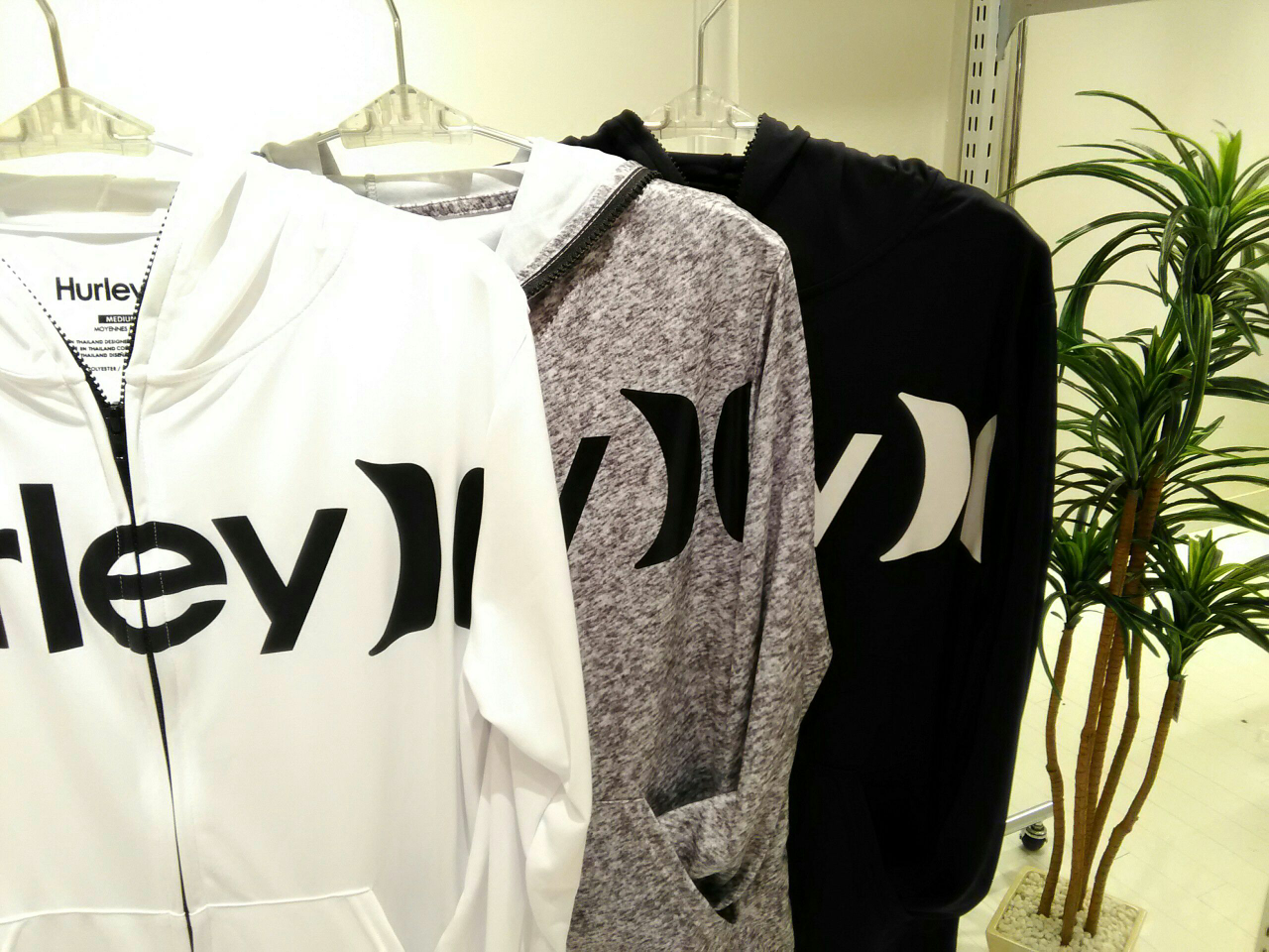 藤井大丸店 Hurleyラッシュガード 日本最大級の水着が揃うai アイ スクウェア
