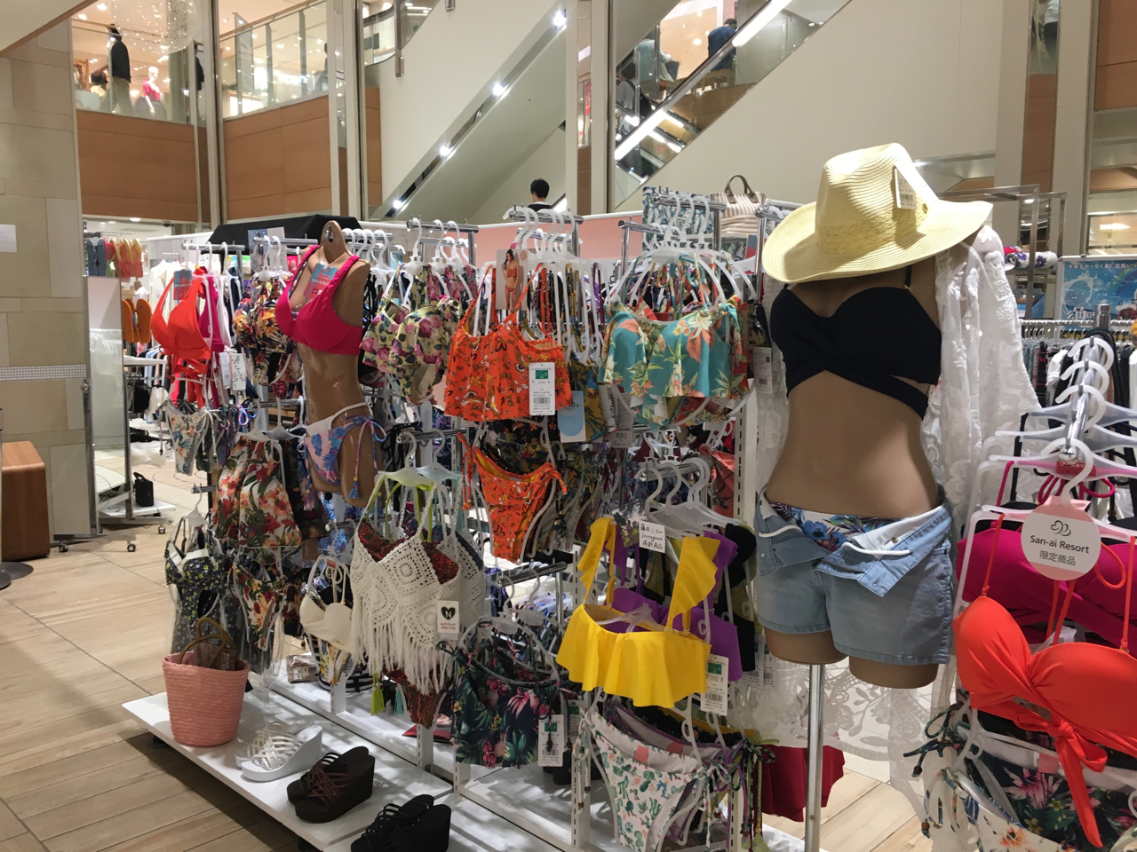 セレオ八王子店 サマーランド行くなら八王子から 日本最大級の水着が揃うai アイ スクウェア