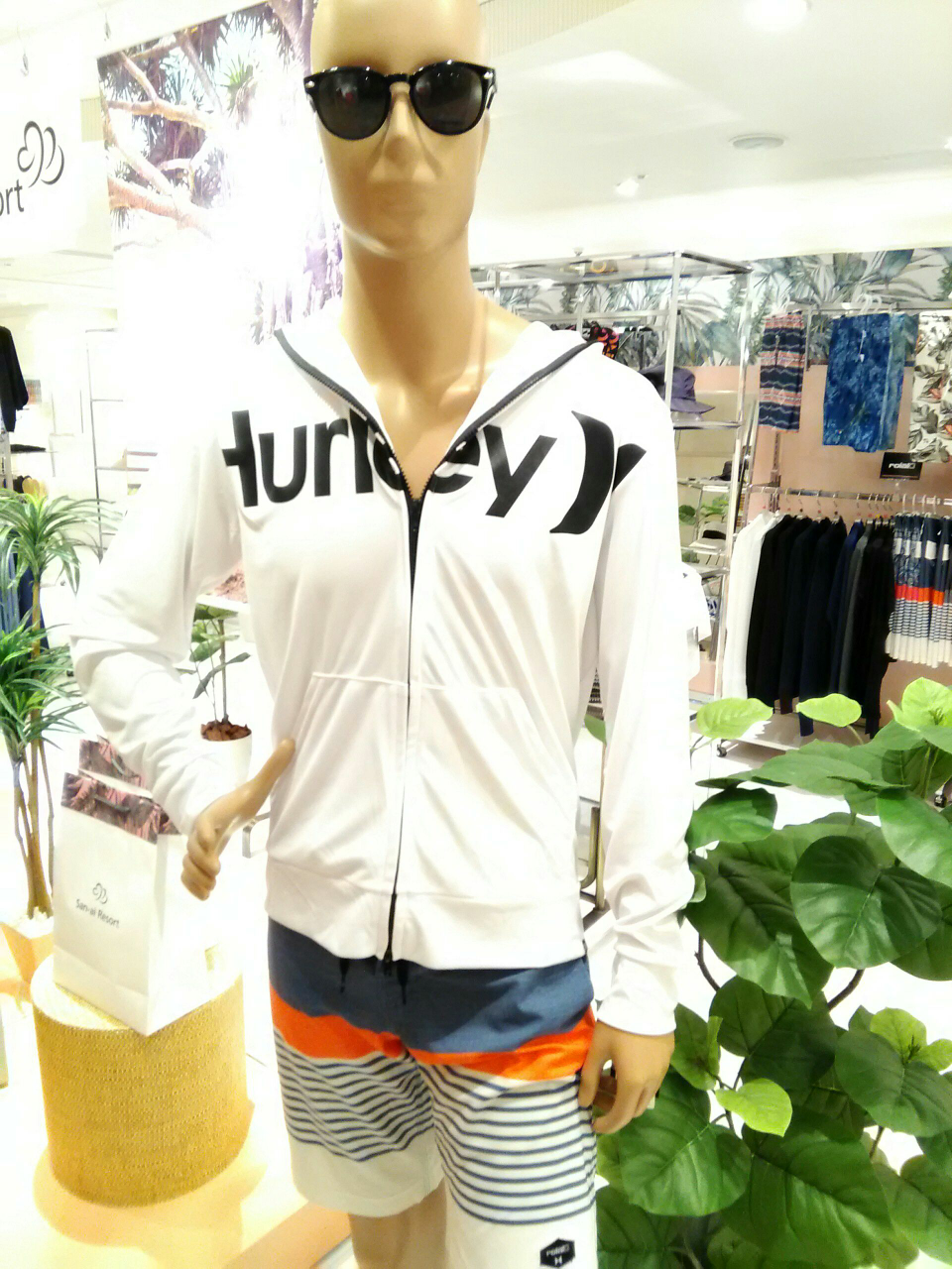 藤井大丸店 Hurleyラッシュガード 日本最大級の水着が揃うai アイ スクウェア