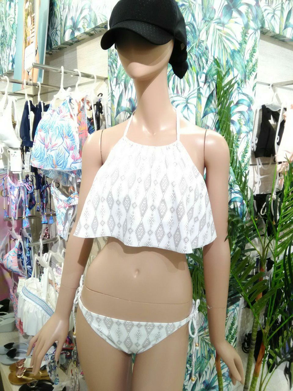 西武渋谷モヴィーダ店 ハイネック水着 日本最大級の水着が揃うai アイ スクウェア