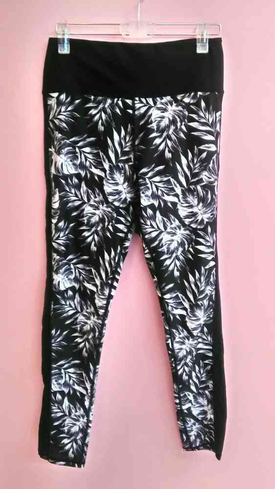 名古屋パルコ南館8階 Emoda新作ヨガウェアー 日本最大級の水着が