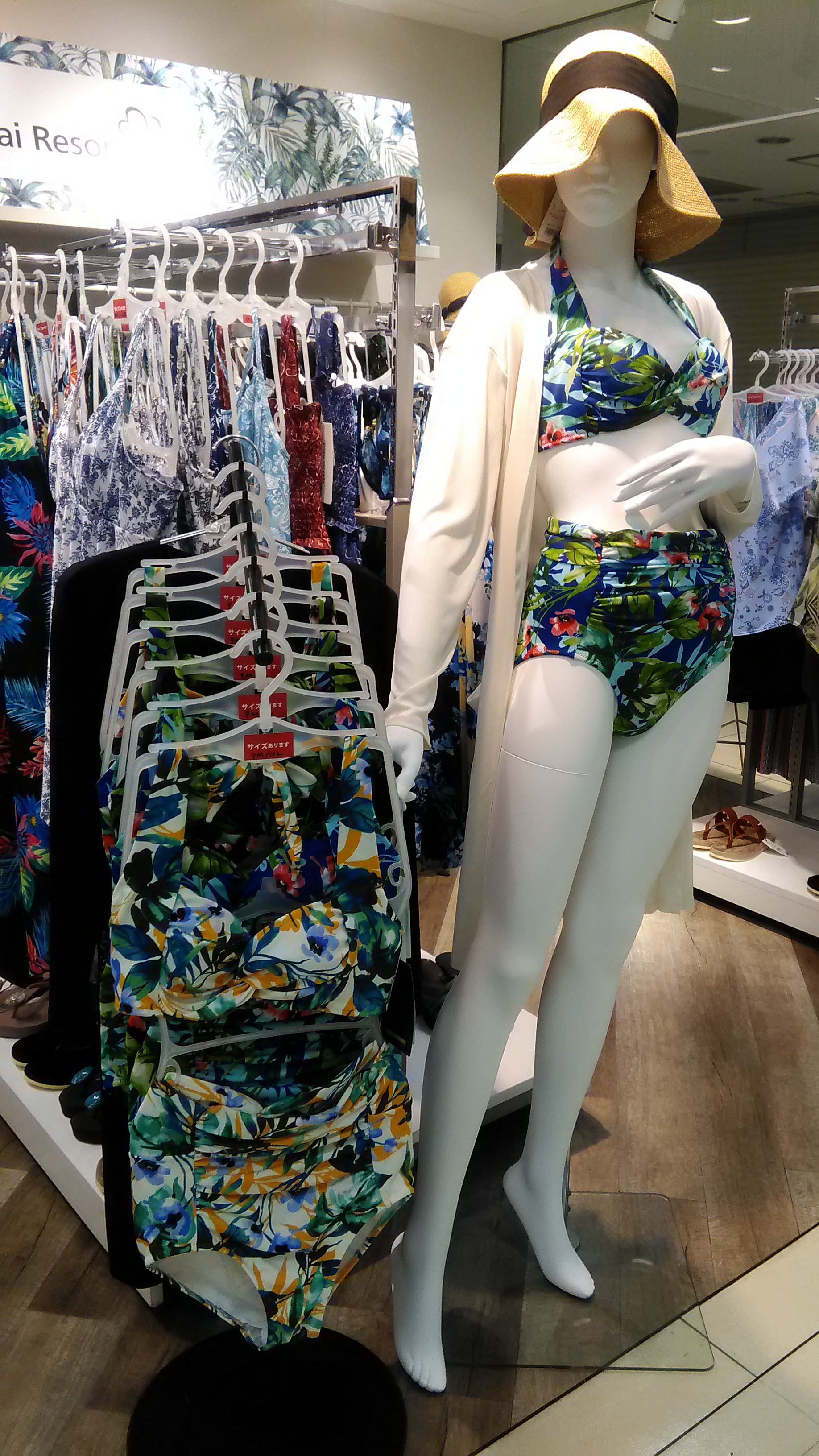 東武百貨店池袋店 日本最大級の水着が揃うai アイ スクウェア