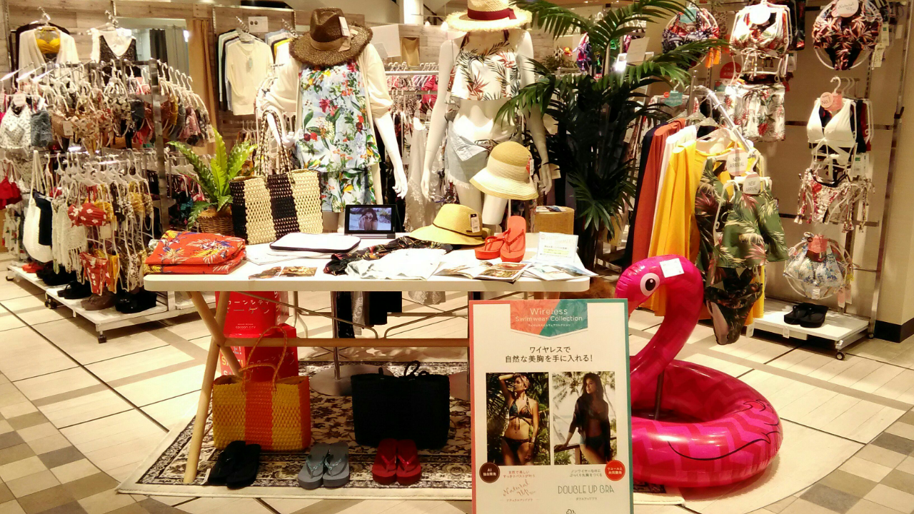 コクーンシティ店 Leaf柄シリーズ入荷 日本最大級の水着が揃うai アイ スクウェア