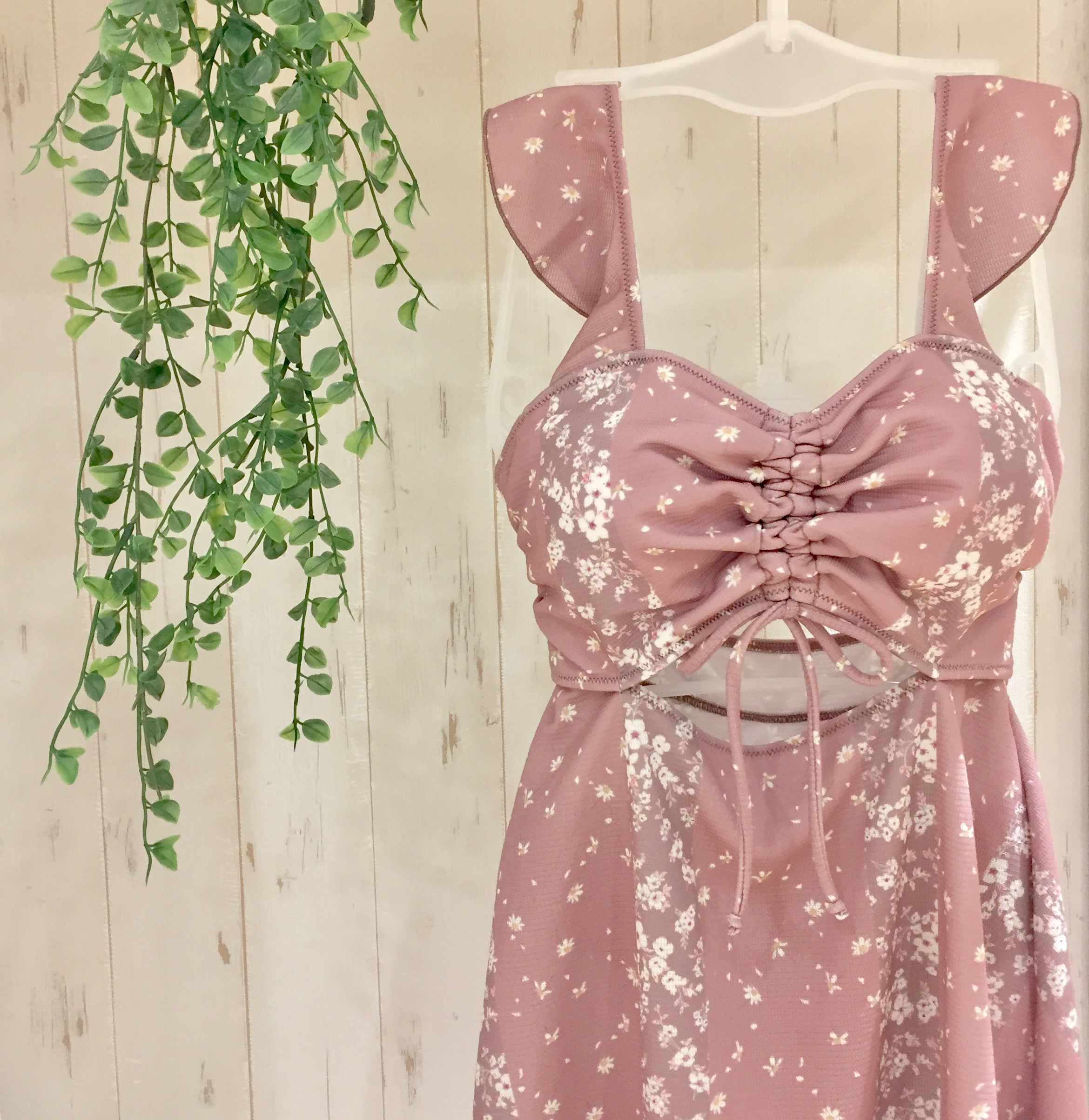 横浜ビブレ 小花柄で可愛らしく Aラインワンピース 日本最大級の水着が揃うai アイ スクウェア