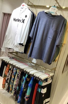 新宿ルミネエスト店 シンプルな無地 トロピカルな柄物まで幅広く メンズ水着が入荷しました 日本最大級の水着が揃うai アイ スクウェア 新宿ルミネエスト店 シンプルな無地 トロピカルな柄物まで幅広く メンズ水着が入荷しました 日本最大級の水着が揃うai アイ スクウェア