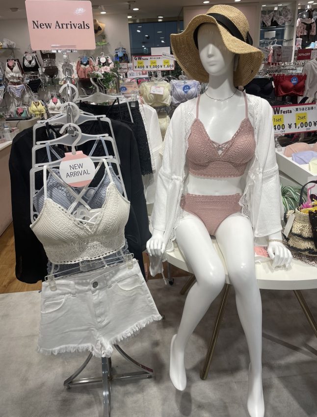 2024年新作】ラメニットスカラップビキニ LIP SERVICE