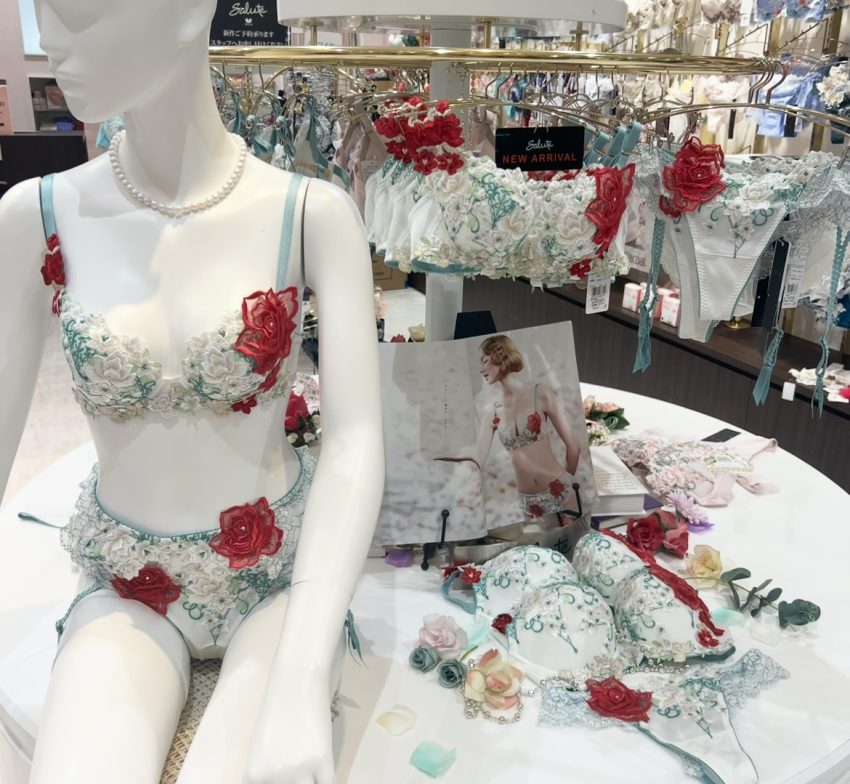 梅田HEPFIVE店】サルート新作が入荷！ - 日本最大級の水着が揃う